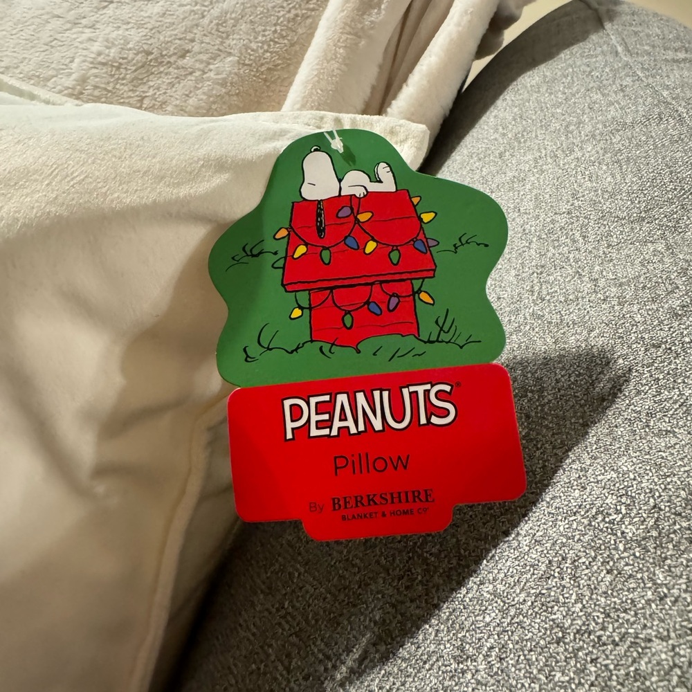 Peanuts Snoopy Puffer Jacket Woodstock Winter White Oversized Pillow Brand New - Picture 5 of 8